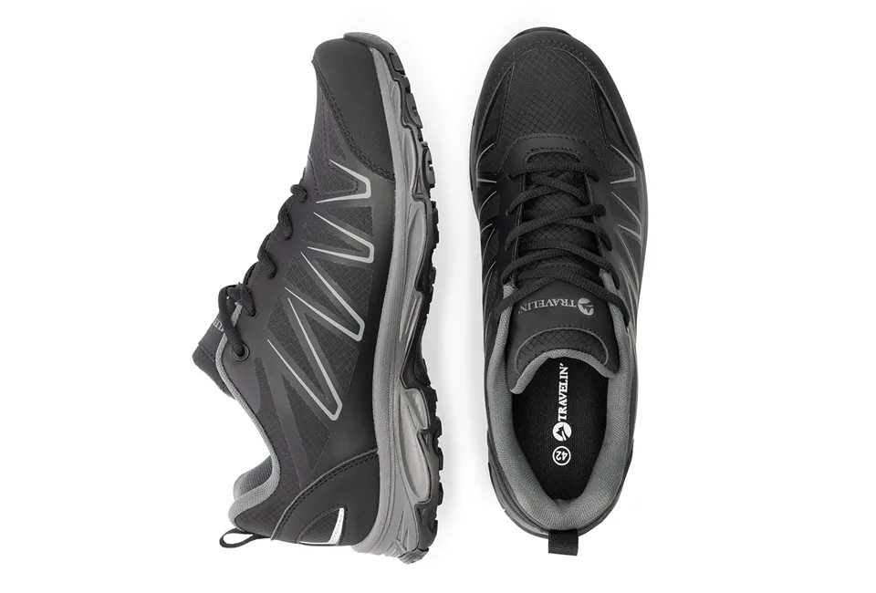 Chaussures de randonn&eacute;e r&eacute;sistantes