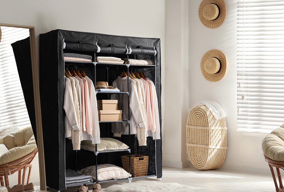 Armoire pliable avec housse de protection