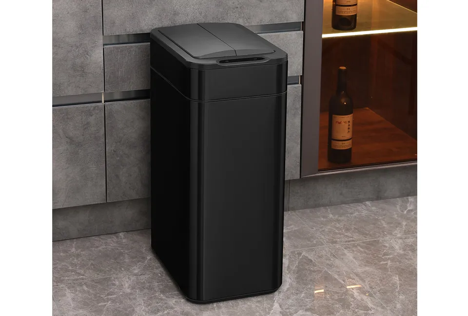 Trash can with sensor