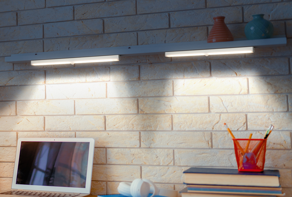 LED lamp with motion sensor