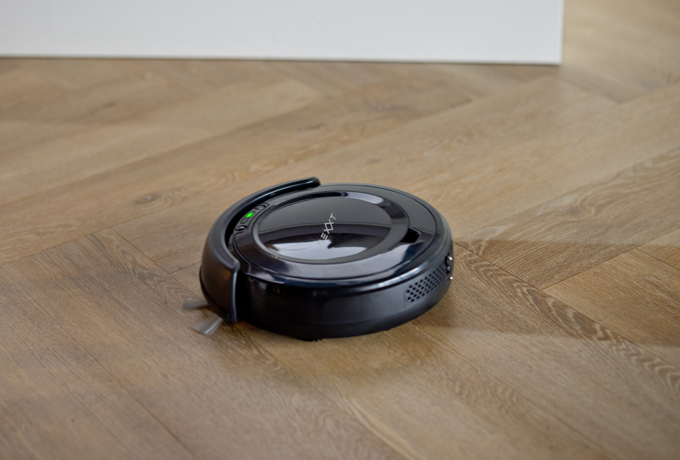 Aspirateur robot avec station de charge