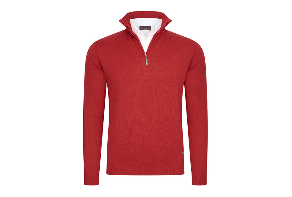 Men&#039;s pullover with shirt collar and zipper