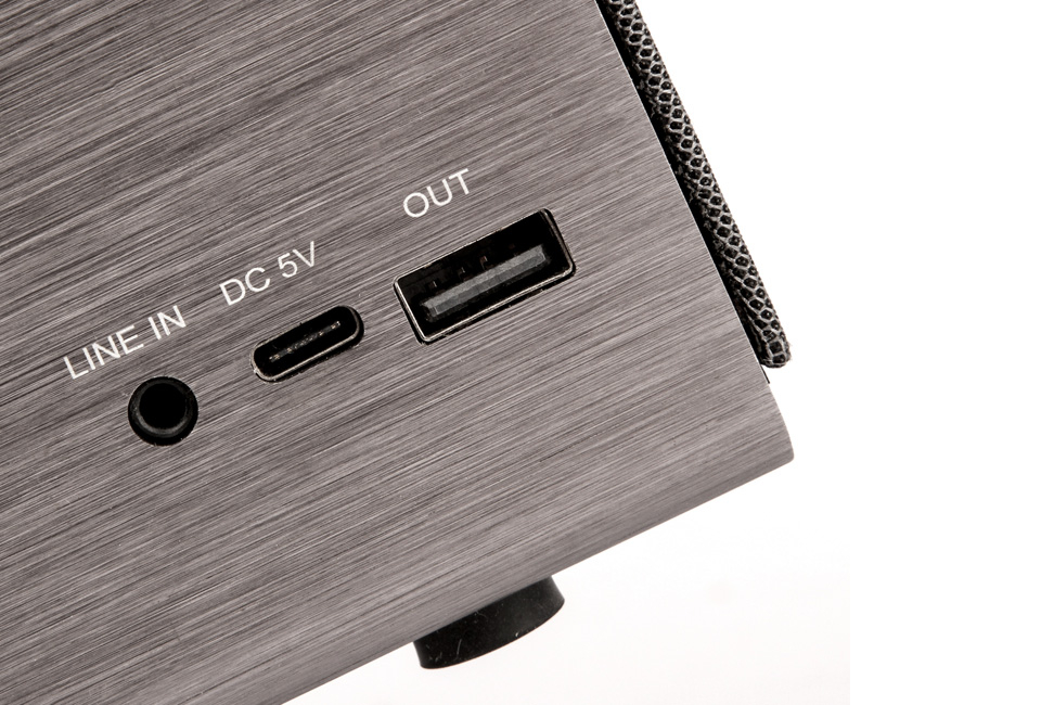 Głośnik Bluetooth z powerbankiem w stylu retro