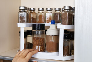 Spice rack for a tidy kitchen — 2