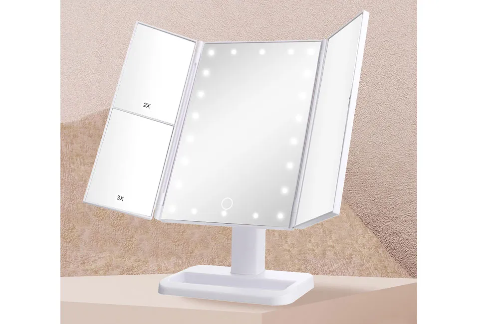 Schminkspiegel mit Licht und Vergr&ouml;&szlig;erung