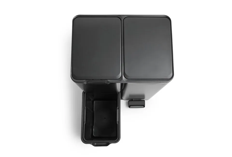 Soft-close waste bin with 3 compartments