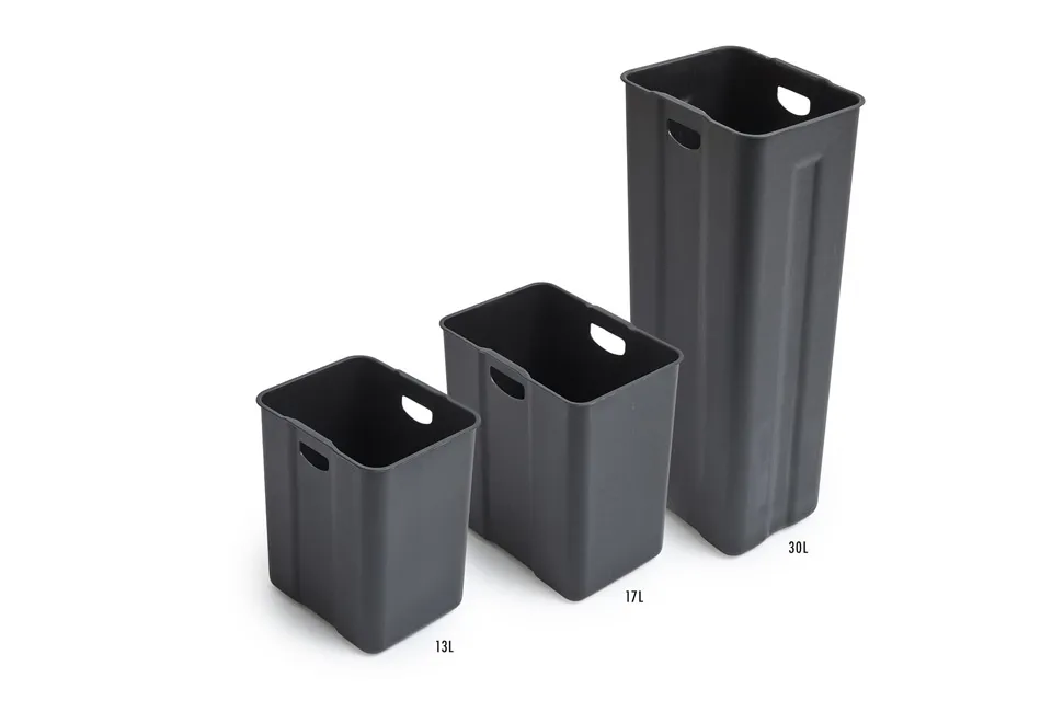 Soft-close waste bin with 3 compartments