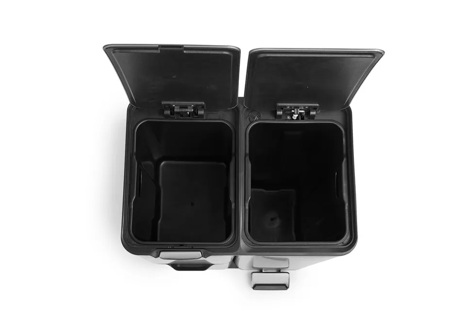 Soft-close waste bin with 3 compartments