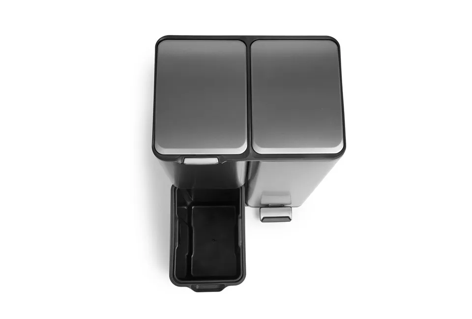 Soft-close waste bin with 3 compartments