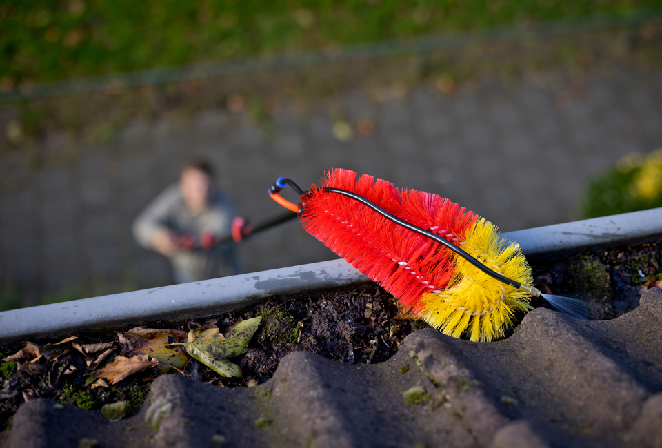 Brosse de nettoyage &agrave; manche t&eacute;lescopique