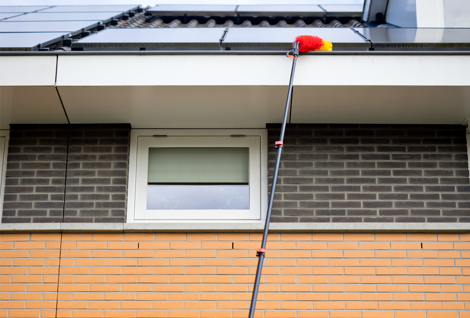 Brosse de nettoyage &agrave; manche t&eacute;lescopique