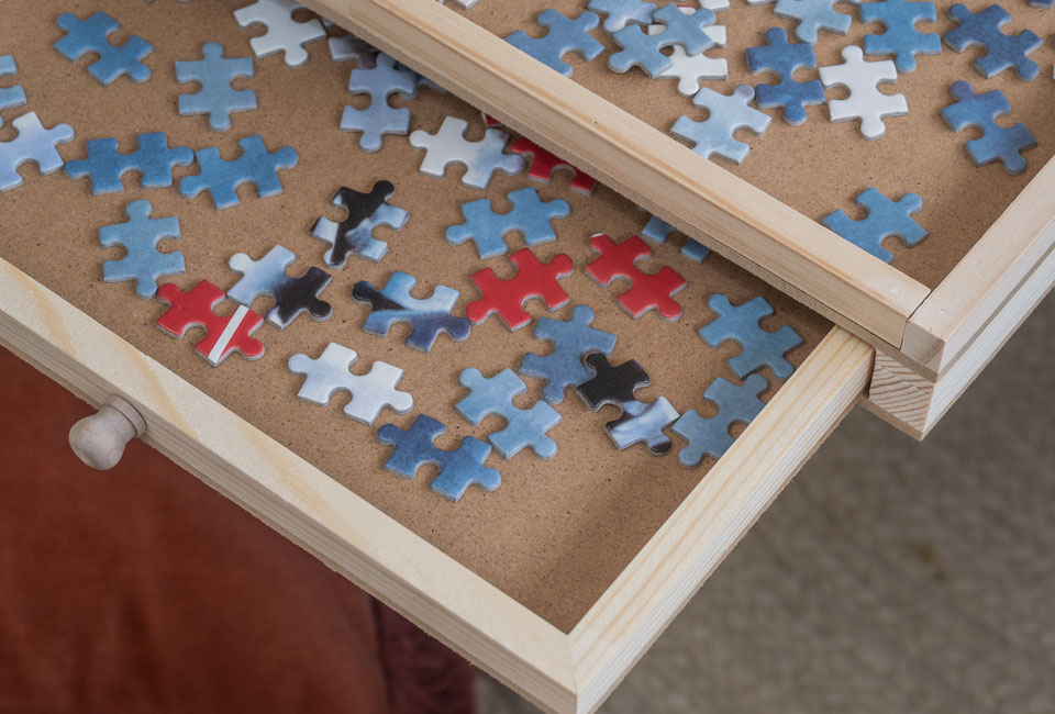 Planche &agrave; puzzle pratique avec tiroirs