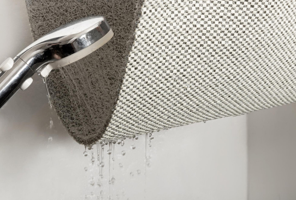 Anti-slip shower mat
