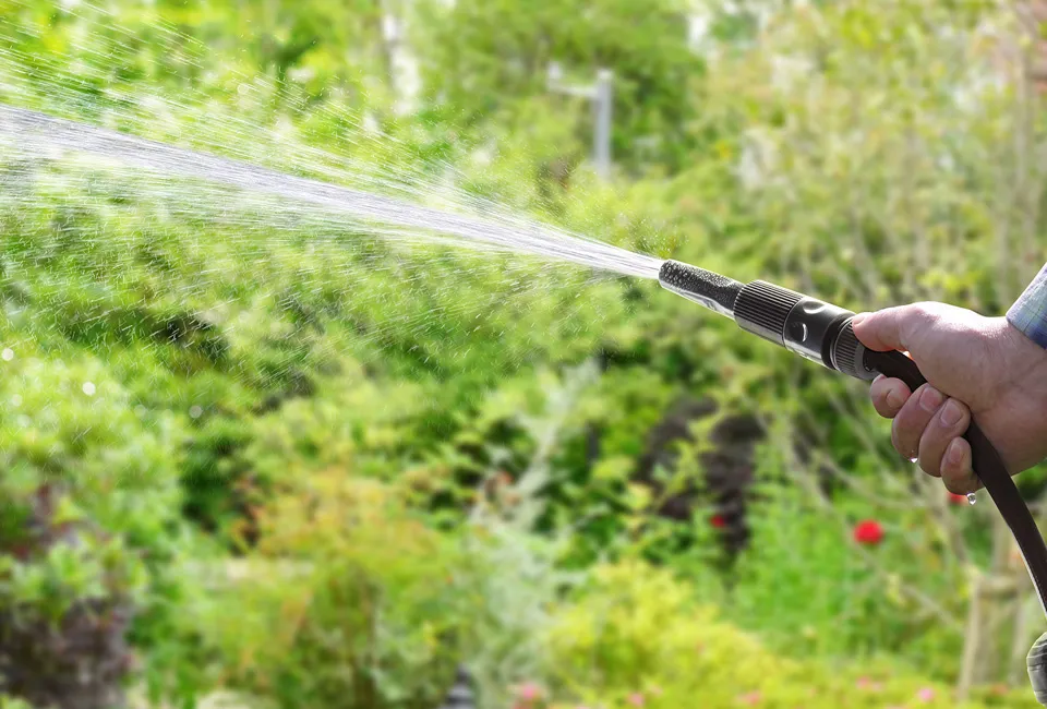 Wall reel with roll-up garden hose of 15, 30 or 40 m