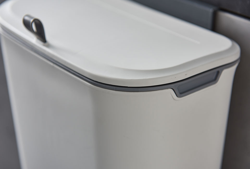 Poubelle de cuisine pratique de 7,7 litres