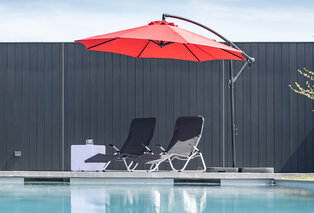 Élégant parasol déporté disponible en 4 couleurs — 12