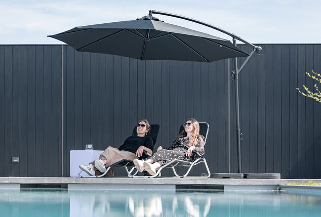 Stijlvolle hangparasol in 4 kleuren
