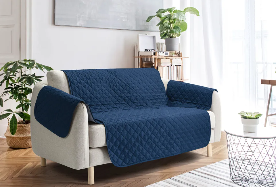 Skydds&ouml;verdrag f&ouml;r soffa och f&aring;t&ouml;lj