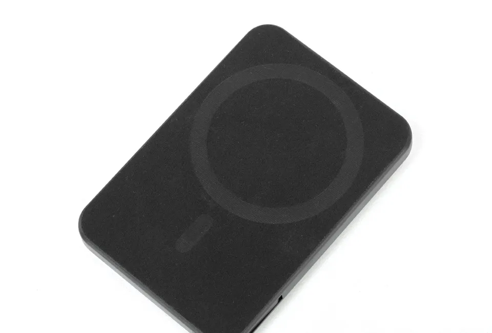 Porte-cartes magn&eacute;tique