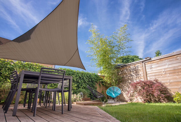 Déstockage : Voile d'ombrage triangulaire ou carrée disponible en gris ou taupe