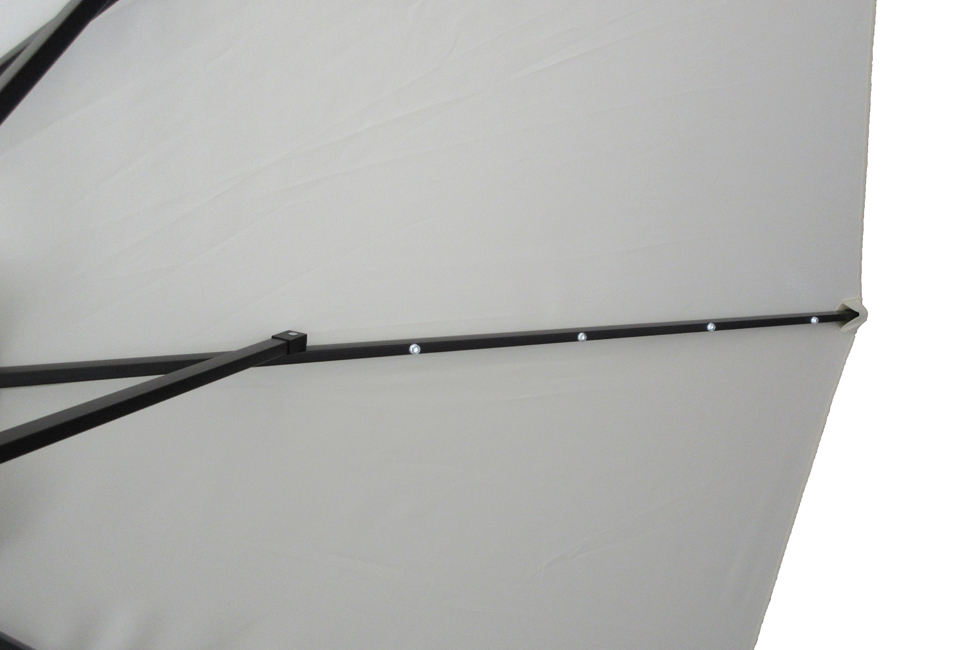 Ombrellone a LED con pannello solare in 2 colori diversi