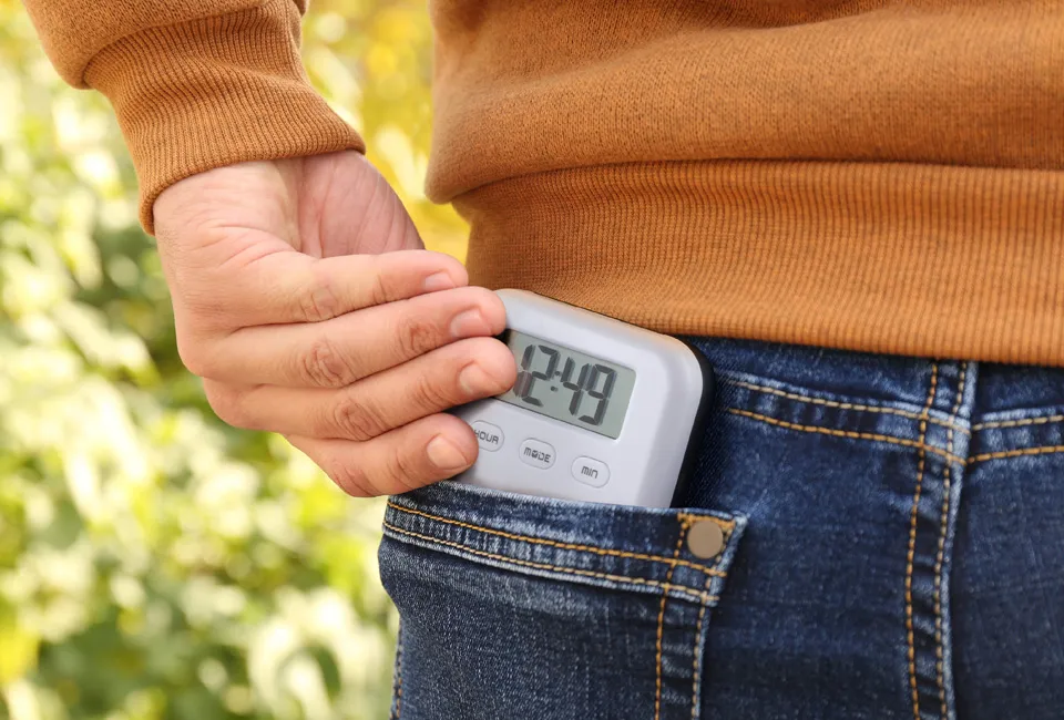 Pudełko na tabletki z timerem i 5 alarmami