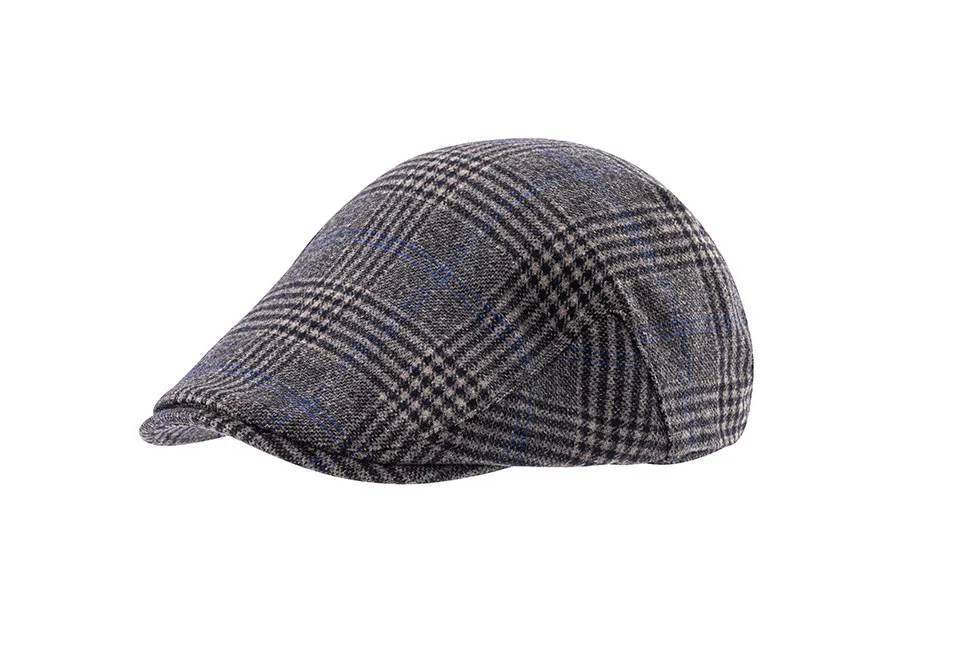 Warme platte pet met ruitpatroon