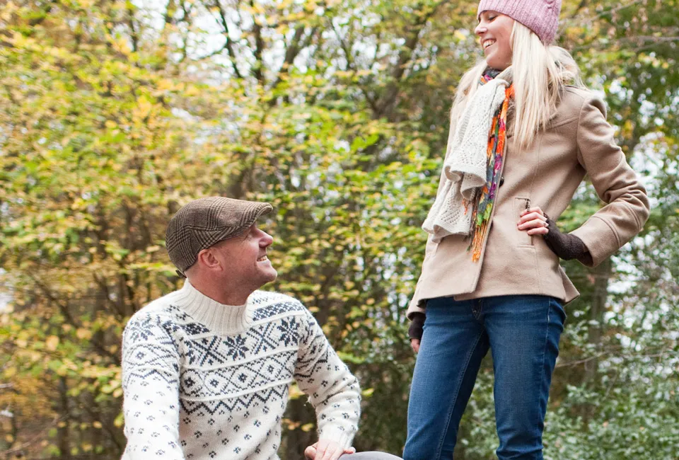 Warme platte pet met ruitpatroon