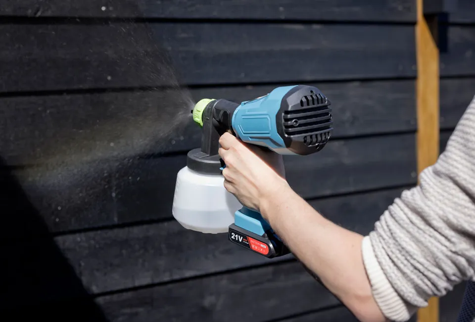 Farbspr&uuml;hger&auml;t mit wiederaufladbarem Akku