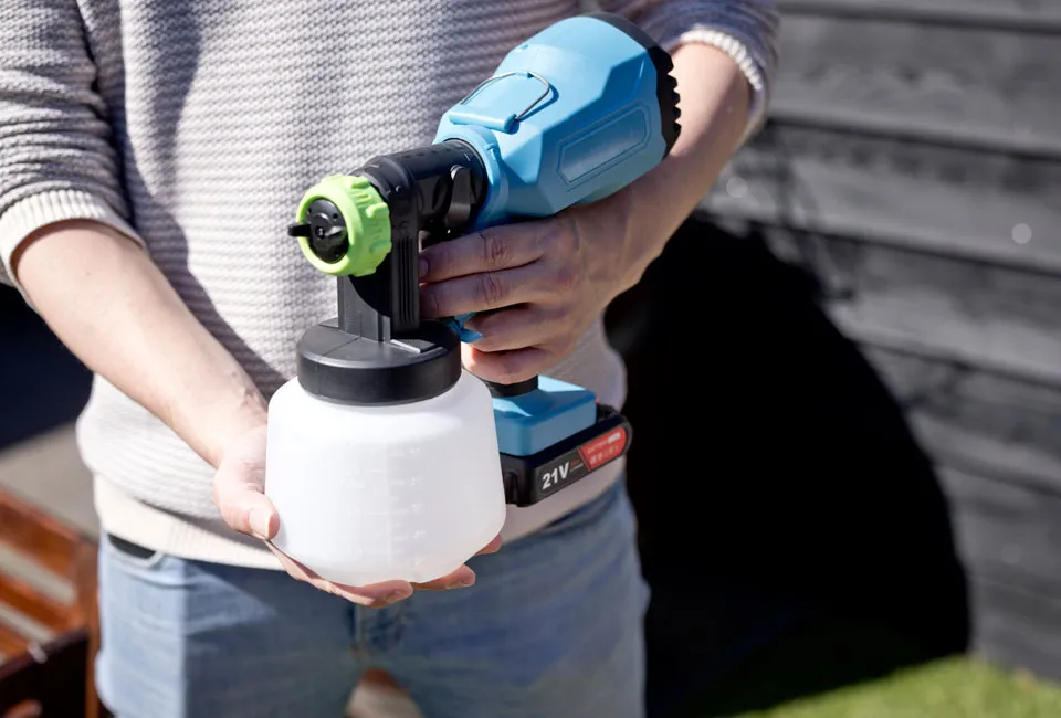 Farbspr&uuml;hger&auml;t mit wiederaufladbarem Akku