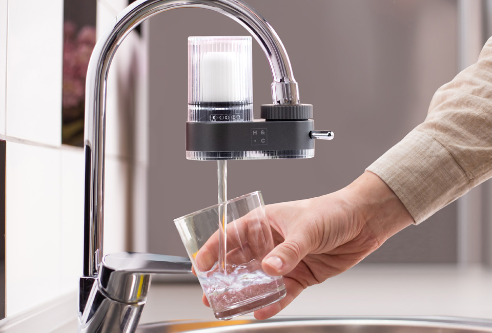 Kompakter Wasserfilter für reines Leitungswasser