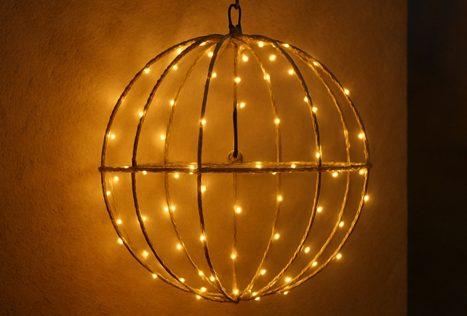 Zusammenklappbare Lichtkugel mit warmweißem Stimmungslicht