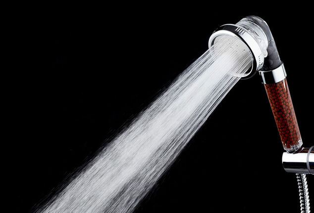 Zuiverende en waterbesparende douchekop