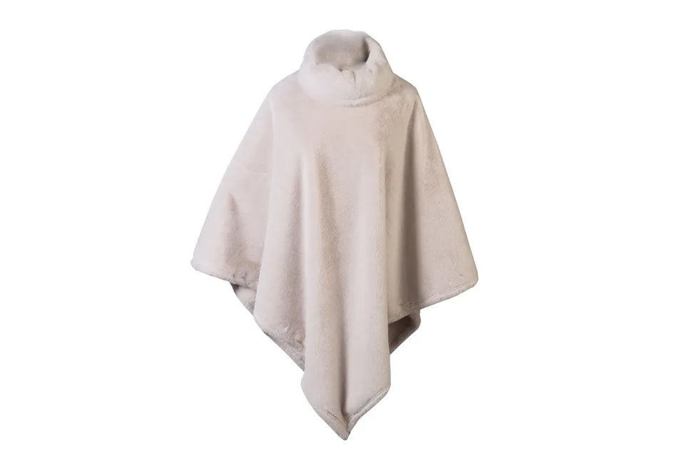 Warmer Poncho oder Umhang f&uuml;r Frauen