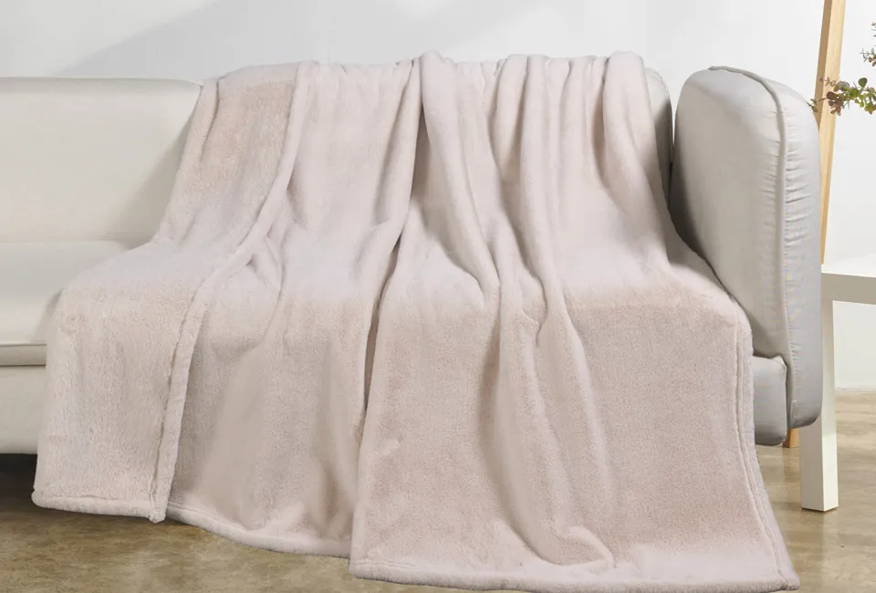 Warmer Poncho oder Umhang f&uuml;r Frauen