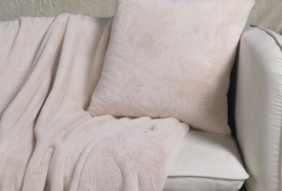 Warmer Poncho oder Umhang f&uuml;r Frauen