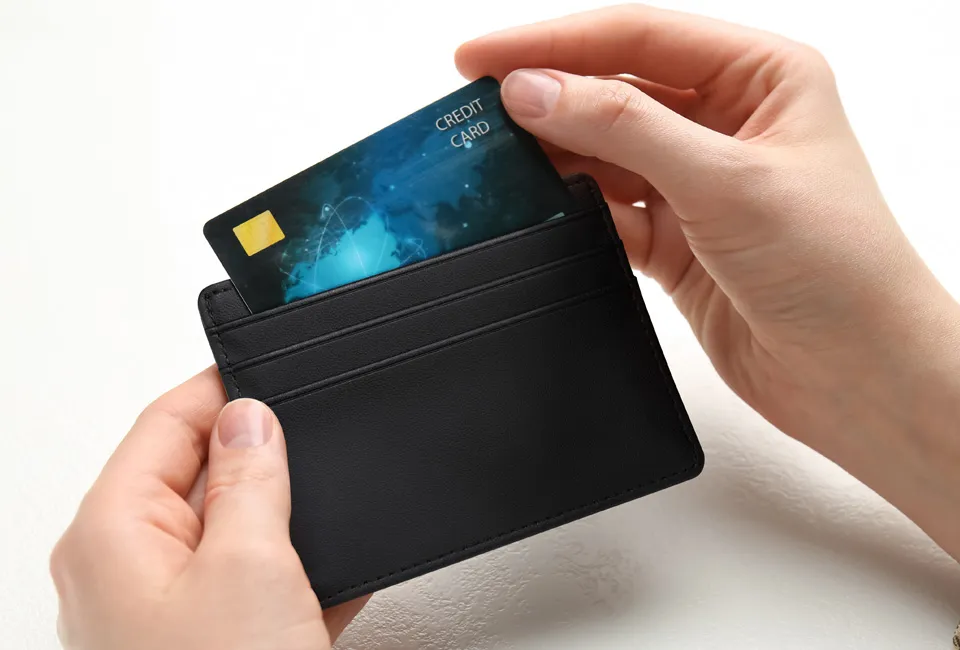 Etui na karty ze sztucznej sk&oacute;ry z 4 przegr&oacute;dkami