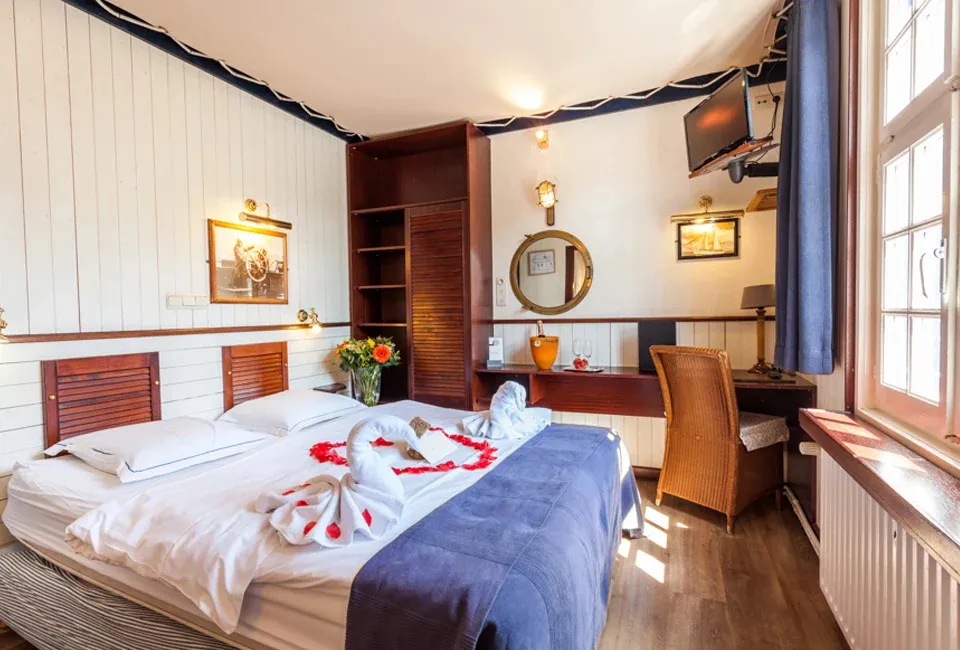 2 of 3 nachten uniek logeren op het water in Brugge