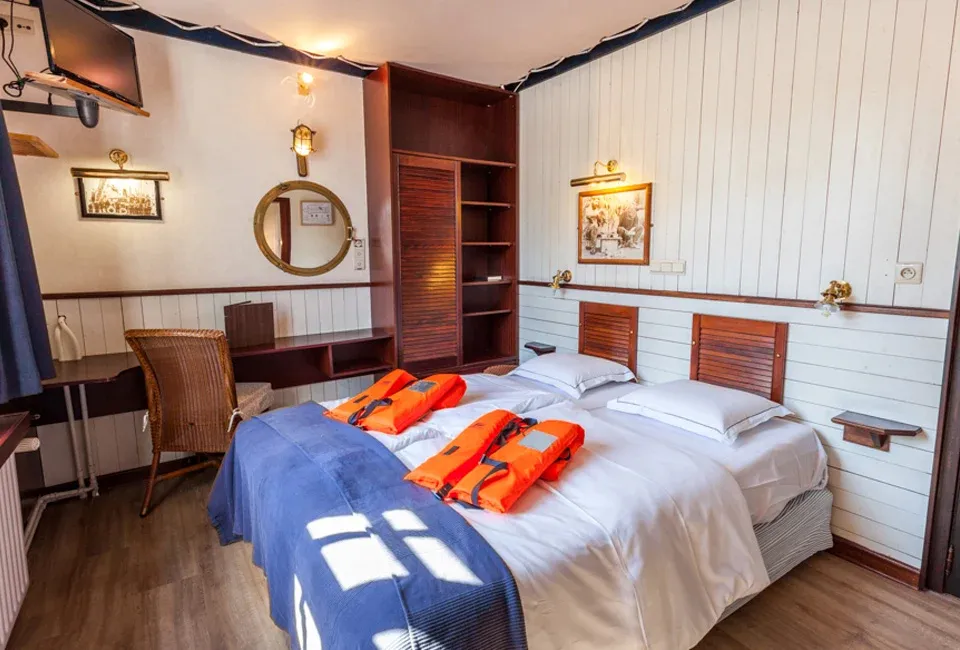 2 of 3 nachten uniek logeren op het water in Brugge