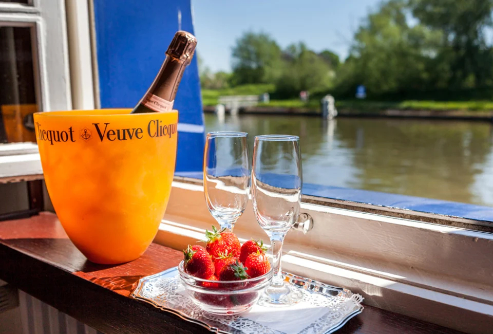Séjour unique de 2 ou 3 nuits sur l’eau à Bruges - Boathotel De Barge***