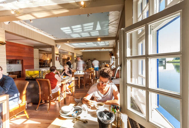 Séjour unique de 2 ou 3 nuits sur l’eau à Bruges - Boathotel De Barge***