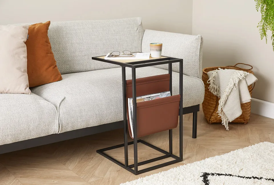 Table d'appoint avec porte-revues intégré
