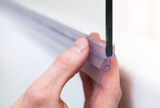 Anti-leak strip for the shower door — 4