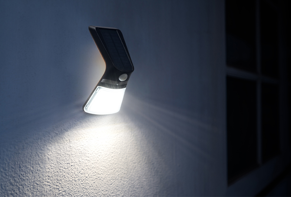 Ledwandlamp op zonne-energie