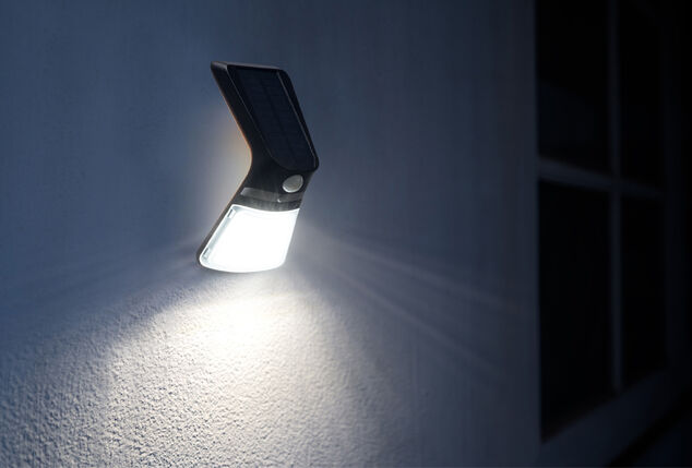 Ledwandlamp op zonne-energie