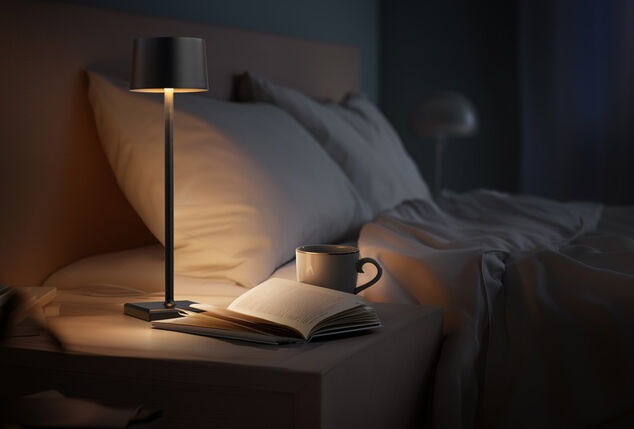 Lampe de table élégante pour l'intérieur et l'extérieur