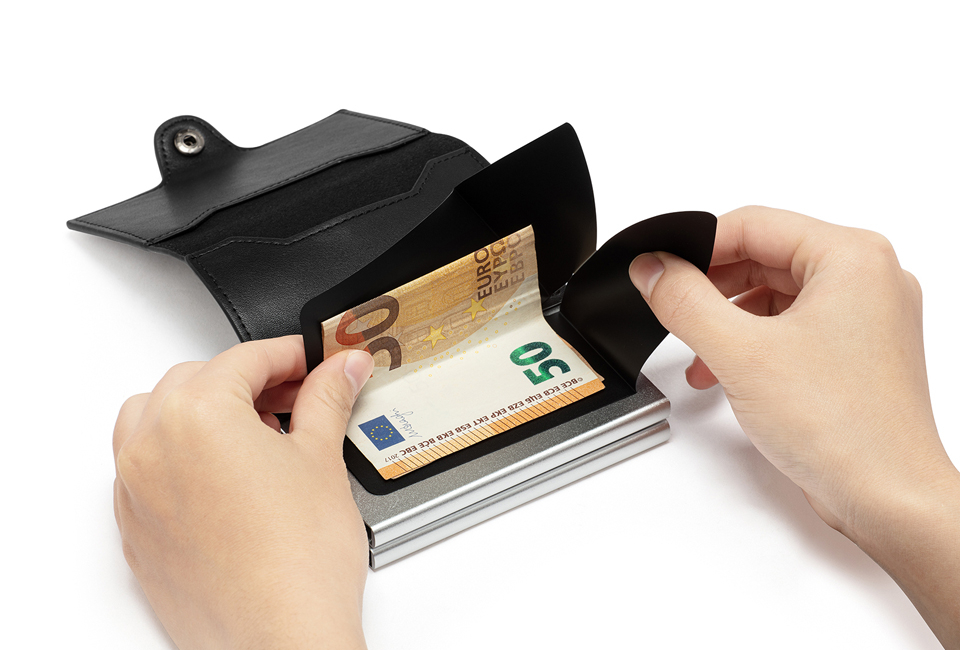 Compact bank card protector with RFID blocking technology