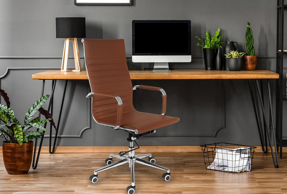 Élégante chaise de bureau en cuir avec dossier haut