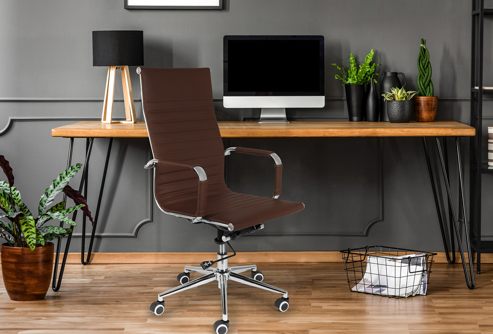 Élégante chaise de bureau en cuir avec dossier haut
