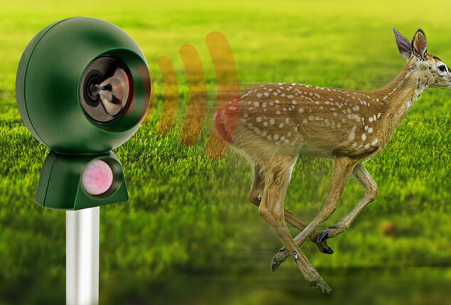 Battery-powered ultrasonic animal repeller with up to 70m² range